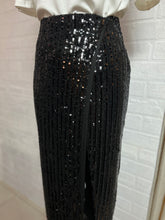 Cargar imagen en el visor de la galería, Falda lentejuela negra envolvente
