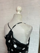 Cargar imagen en el visor de la galería, Blusa satén negra lunares blancos
