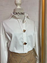 Cargar imagen en el visor de la galería, Camisa blanca botones dorados
