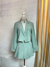 Cargar imagen en el visor de la galería, Set blazer &amp; falda tableada pistache
