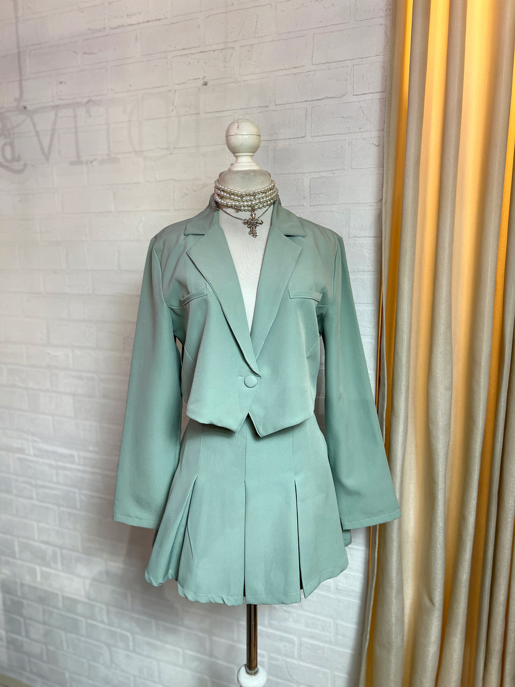 Set blazer & falda tableada pistache