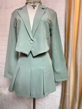 Cargar imagen en el visor de la galería, Set blazer &amp; falda tableada pistache
