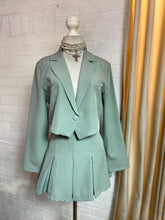 Cargar imagen en el visor de la galería, Set blazer &amp; falda tableada pistache
