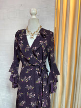 Cargar imagen en el visor de la galería, Vestido envolvente morado floral
