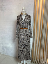 Cargar imagen en el visor de la galería, Vestido zebra café con negro
