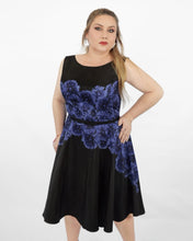 Cargar imagen en el visor de la galería, Vestido negro estampado floral
