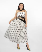 Cargar imagen en el visor de la galería, Vestido straple blanco lunares negros
