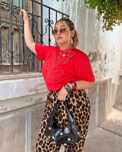 Cargar imagen en el visor de la galería, Playera roja flor
