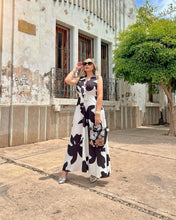 Cargar imagen en el visor de la galería, Maxi vestido blanco con negro
