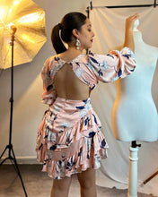 Cargar imagen en el visor de la galería, Vestido saten escote en espalda
