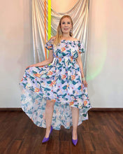 Cargar imagen en el visor de la galería, Vestido estampado floral hombros descubiertos
