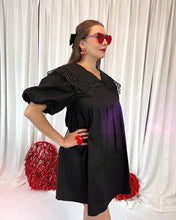 Cargar imagen en el visor de la galería, Vestido negro maxi cuello
