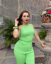 Cargar imagen en el visor de la galería, Set blusa &amp; pantalón hilo verde
