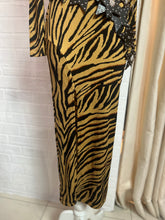 Cargar imagen en el visor de la galería, Vestido midi estampado zebra
