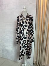 Cargar imagen en el visor de la galería, Vestido leopardo curvy
