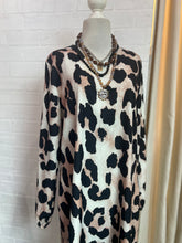 Cargar imagen en el visor de la galería, Vestido leopardo curvy
