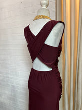 Cargar imagen en el visor de la galería, Vestido midi tinto escote en espalda
