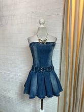 Cargar imagen en el visor de la galería, Vestido denim falda tableada

