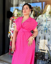 Cargar imagen en el visor de la galería, Maxi vestido rosa lunares blancos
