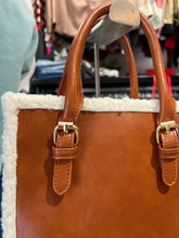 Cargar imagen en el visor de la galería, Bolso efecto piel con borrego
