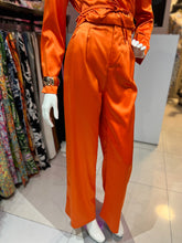 Cargar imagen en el visor de la galería, Set blusa envolvente &amp; pantalón naranja
