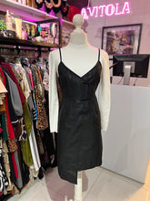 Cargar imagen en el visor de la galería, Vestido negro con blusa manga larga
