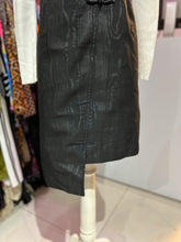Cargar imagen en el visor de la galería, Vestido negro con blusa manga larga
