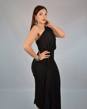 Cargar imagen en el visor de la galería, Vestido midi negro un hombro
