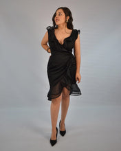 Cargar imagen en el visor de la galería, Vestido envolvente negro olan
