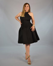 Cargar imagen en el visor de la galería, Vestido negro midi halter
