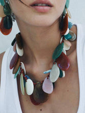 Cargar imagen en el visor de la galería, Collar petalos colores
