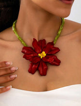 Cargar imagen en el visor de la galería, Collar flor roja
