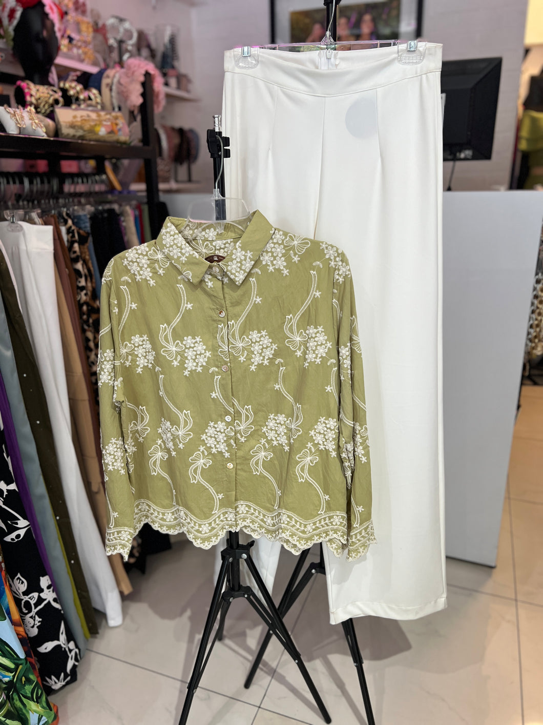 Blusa bordada pistache