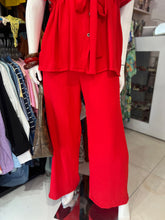 Cargar imagen en el visor de la galería, Set cazadora &amp; pantalón rojo
