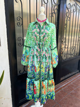 Cargar imagen en el visor de la galería, Vestido campesion verde floral
