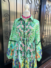 Cargar imagen en el visor de la galería, Vestido campesion verde floral
