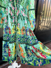 Cargar imagen en el visor de la galería, Vestido campesion verde floral
