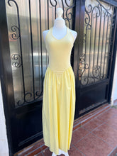Cargar imagen en el visor de la galería, Vestido halter amarillo
