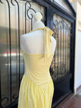 Cargar imagen en el visor de la galería, Vestido halter amarillo
