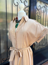 Cargar imagen en el visor de la galería, Vestido camisero camel
