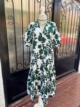Cargar imagen en el visor de la galería, Vestido estampado floral verde
