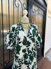 Cargar imagen en el visor de la galería, Vestido estampado floral verde
