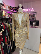 Cargar imagen en el visor de la galería, Vestido lentejuela dorado con escote
