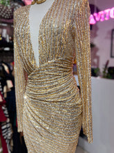 Cargar imagen en el visor de la galería, Vestido lentejuela dorado con escote
