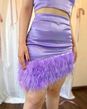 Cargar imagen en el visor de la galería, Set top &amp; falda plumas
