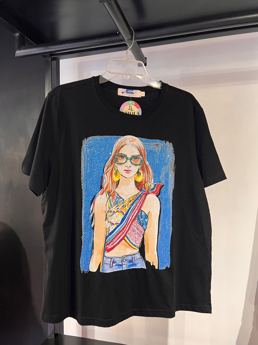 Playera negra estampado mona