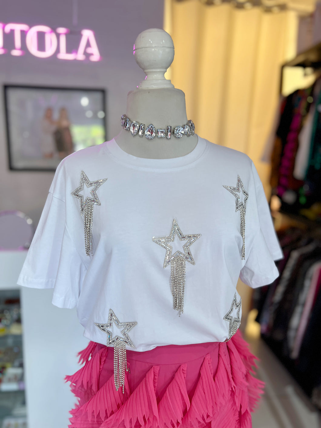 Playera blanca con estrellas