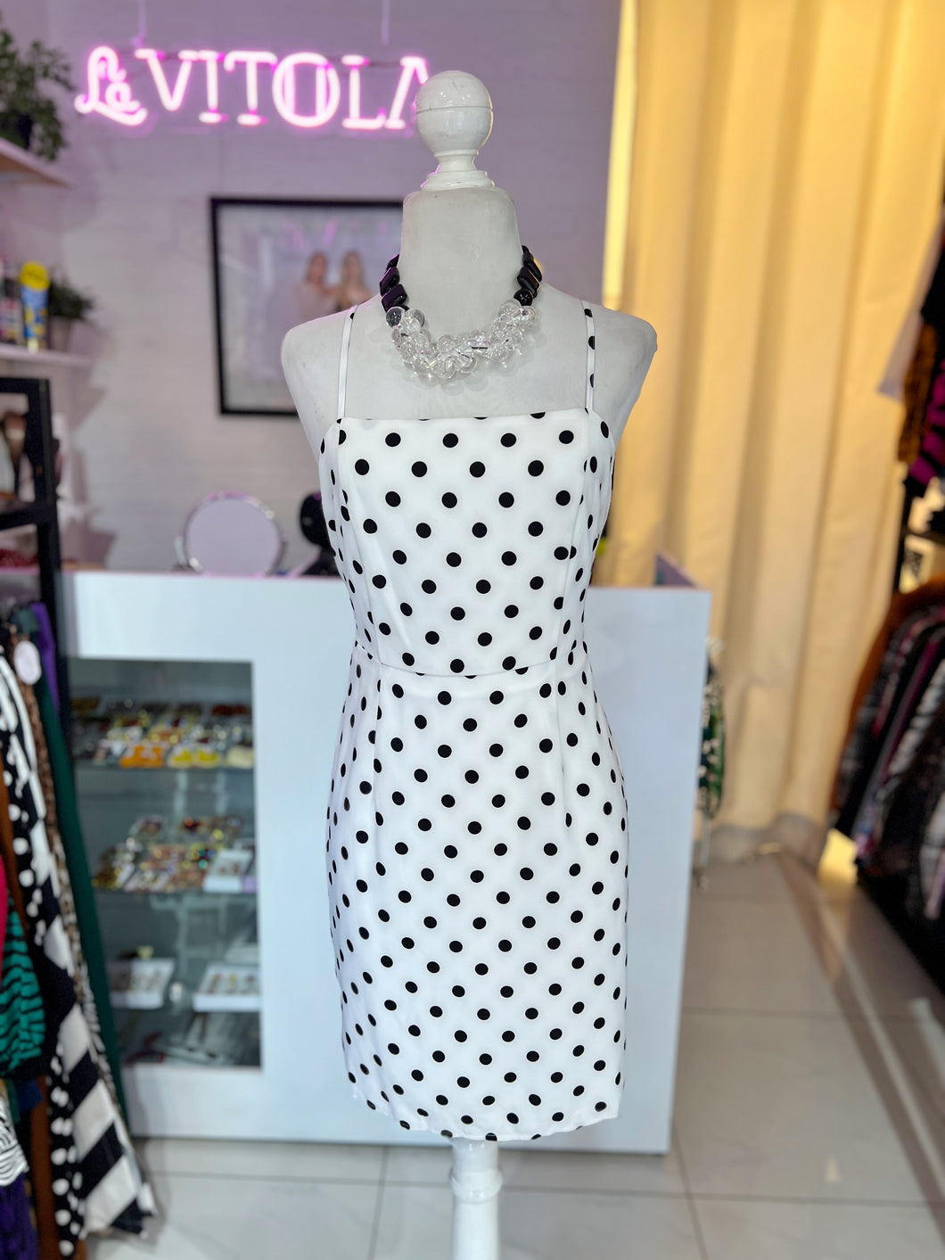 Vestido blanco lunares negros