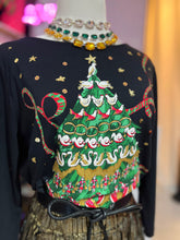 Cargar imagen en el visor de la galería, Blusa estampado arbol navideño
