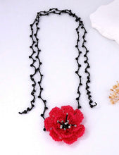 Cargar imagen en el visor de la galería, Collar flor crochet

